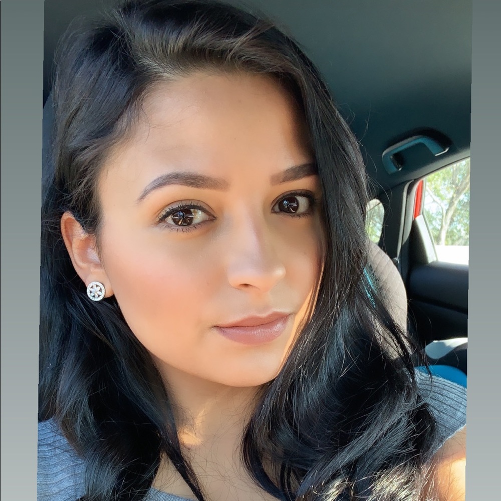 Meet your Posher, Maria